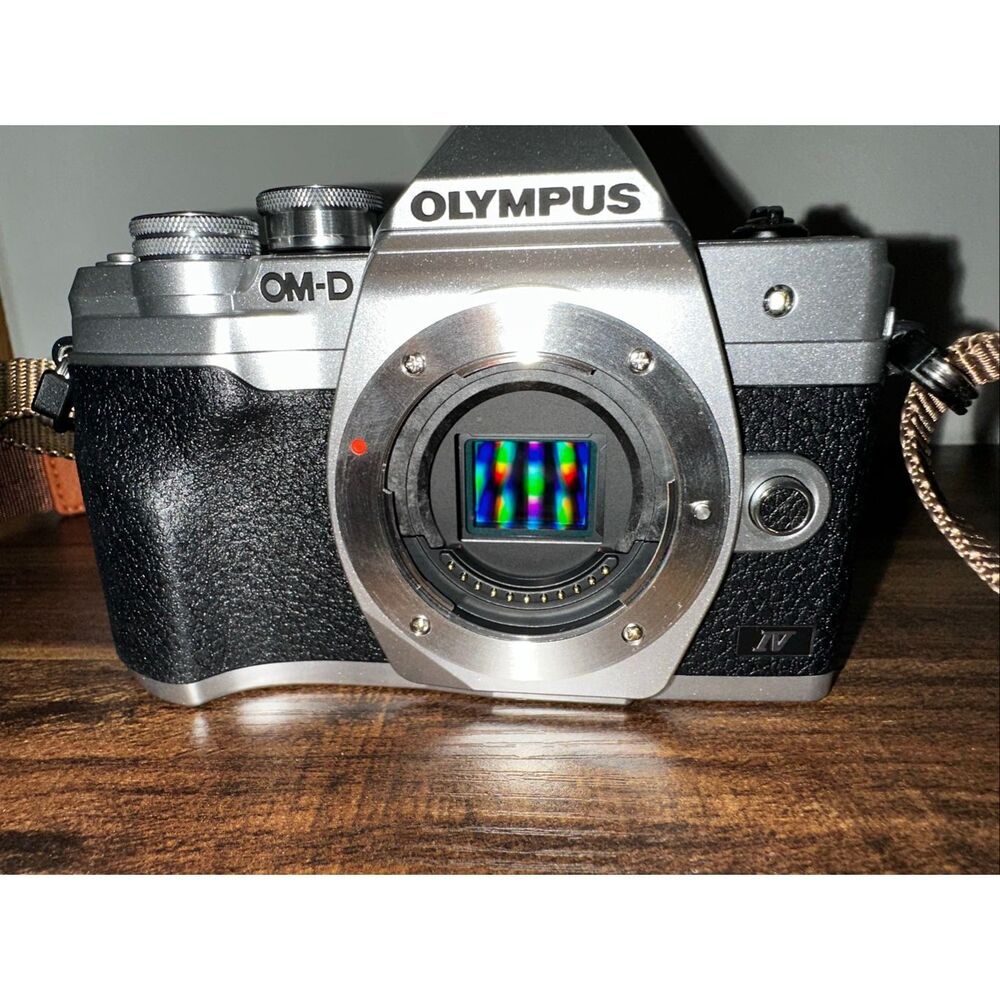Olympus E-M10 Mark IV Silver Micro Four Thirds System Camera 20MP Sensor 5-Axis - Picture 8 of 9